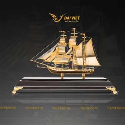 Mô hình thuyền buồm mạ vàng 24k cỡ trung quà tặng sếp  nam 2