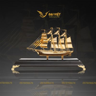 Mô hình thuyền buồm mạ vàng 24k cỡ trung quà tặng sếp  nam