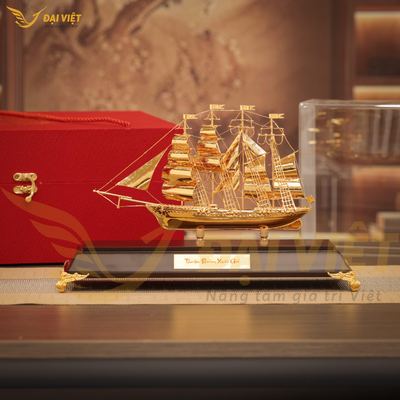 Mô hình thuyền buồm mạ vàng 24K - TBT04