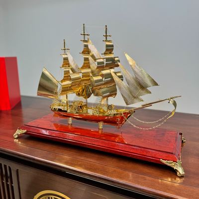 Mô Hình Thuyền Buồm Thuận Buồm Xuôi Gió Dát Vàng 24K - Quà tặng sếp sang trọng, đẳng cấp