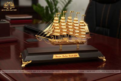 Quà Tặng Mô Hình Thuyền Buồm - Thuận Buồm Xuôi Gió Dát Vàng 24k - TBT06 ( cỡ trung )
