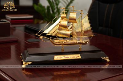 Quà Tặng Mô Hình Thuyền Buồm - Thuận Buồm Xuôi Gió Dát Vàng 24k - TBT07 ( cỡ trung )