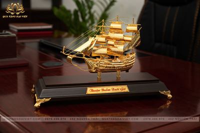 Quà Tặng Mô Hình Thuyền Buồm - Thuận Buồm Xuôi Gió Dát Vàng 24k - TBT92 ( cỡ trung )