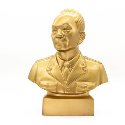 Tượng bác Giáp dát vàng