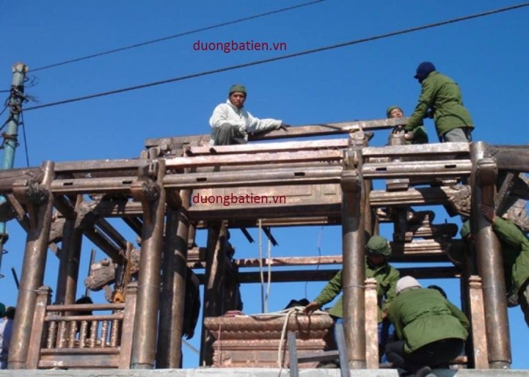 Hình ảnh lắp ráp chi tiết chùa đồng trong thời tiết khắc nghiệt